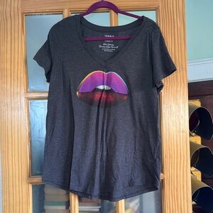 Torrid Charcoal Tee with Multicolor Lips Graphic